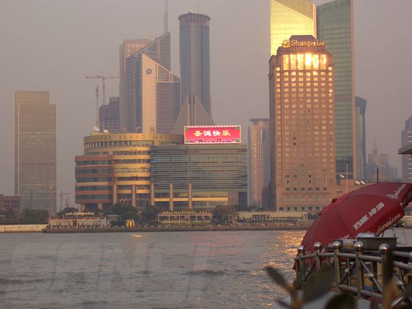 上海（hǎi）市（shì）正大廣場室外全彩色LED顯（xiǎn）示屏