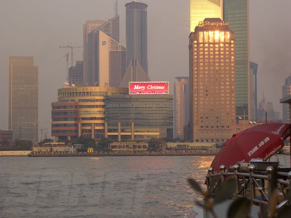 上（shàng）海市正（zhèng）大廣場室外全彩色LED顯（xiǎn）示屏（píng）