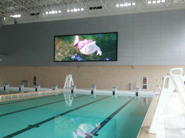 上海交通（tōng）大學遊泳館室內全彩LED顯示屏
