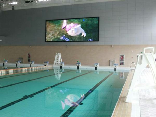 上海交通大學遊泳館led室（shì）內全彩顯示屏