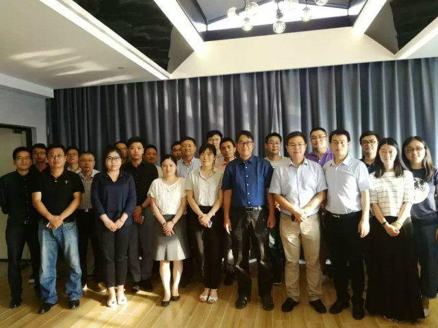 智（zhì）慧的城市基礎（chǔ）設施主題沙龍合影