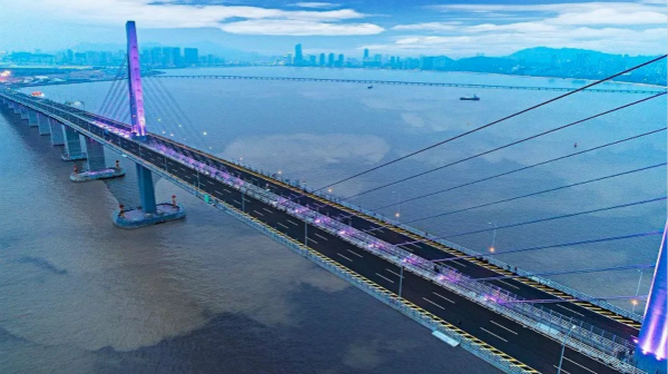 港珠澳大（dà）橋（qiáo）亮燈景象