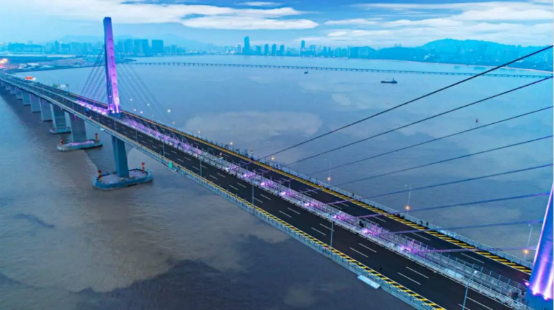 港珠澳大橋（qiáo）亮燈