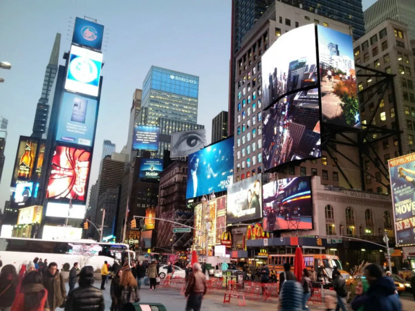 Broadway 1552號，800㎡顯示（shì）屏