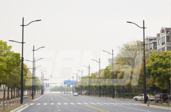 三（sān）思上海聯虹路多杆合一路燈