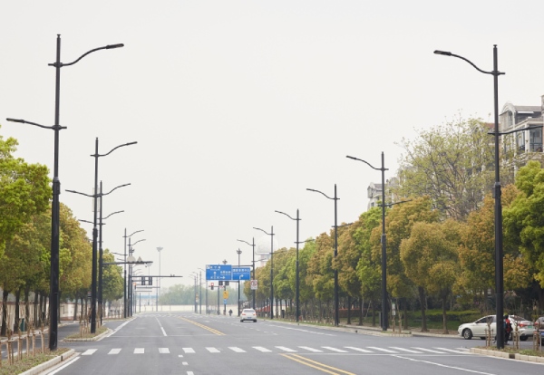 www.91承建上海進博（bó）會周邊聯虹路多杆合（hé）一