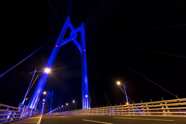 LED照明標杆項目：港珠澳（ào）大橋