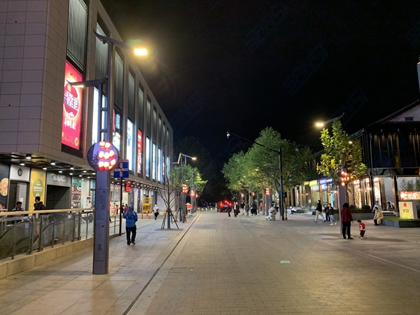 杭州湖濱路智（zhì）慧路燈