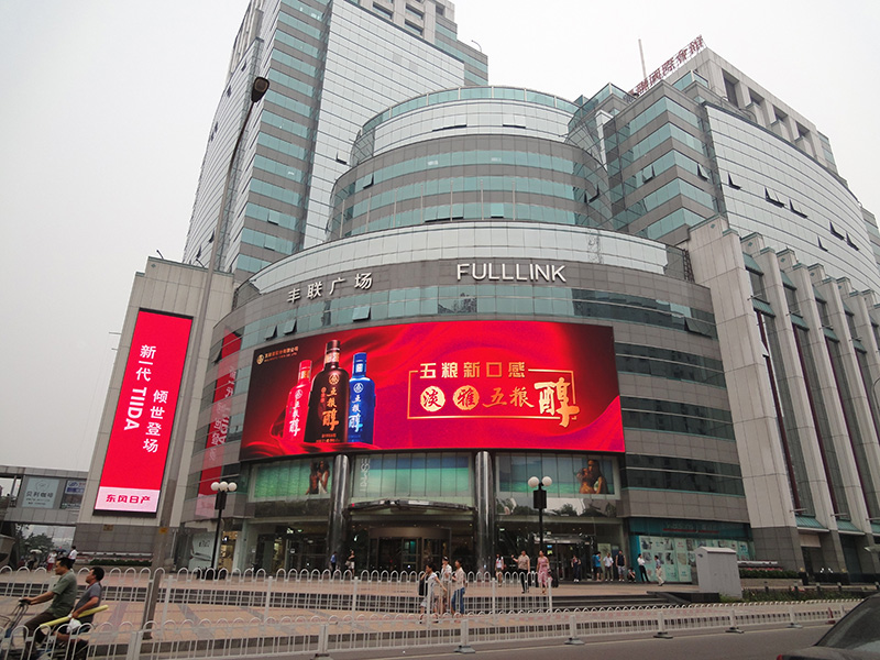 LED顯示屏：推（tuī）動數字化廣告（gào）的快速（sù）發展