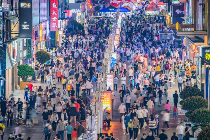 YISHION以純（chún）,www.91,中街,近500平米,裸眼（yǎn）3D大屏,造（zào）新商業場景