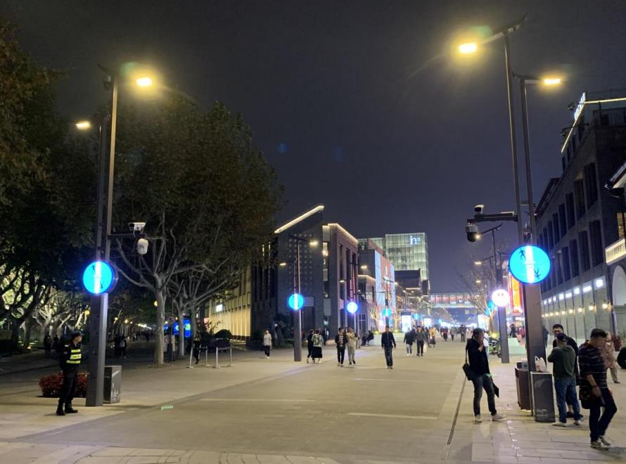 智慧路燈,點亮城市管理,LED路燈,智能燈杆（gǎn）