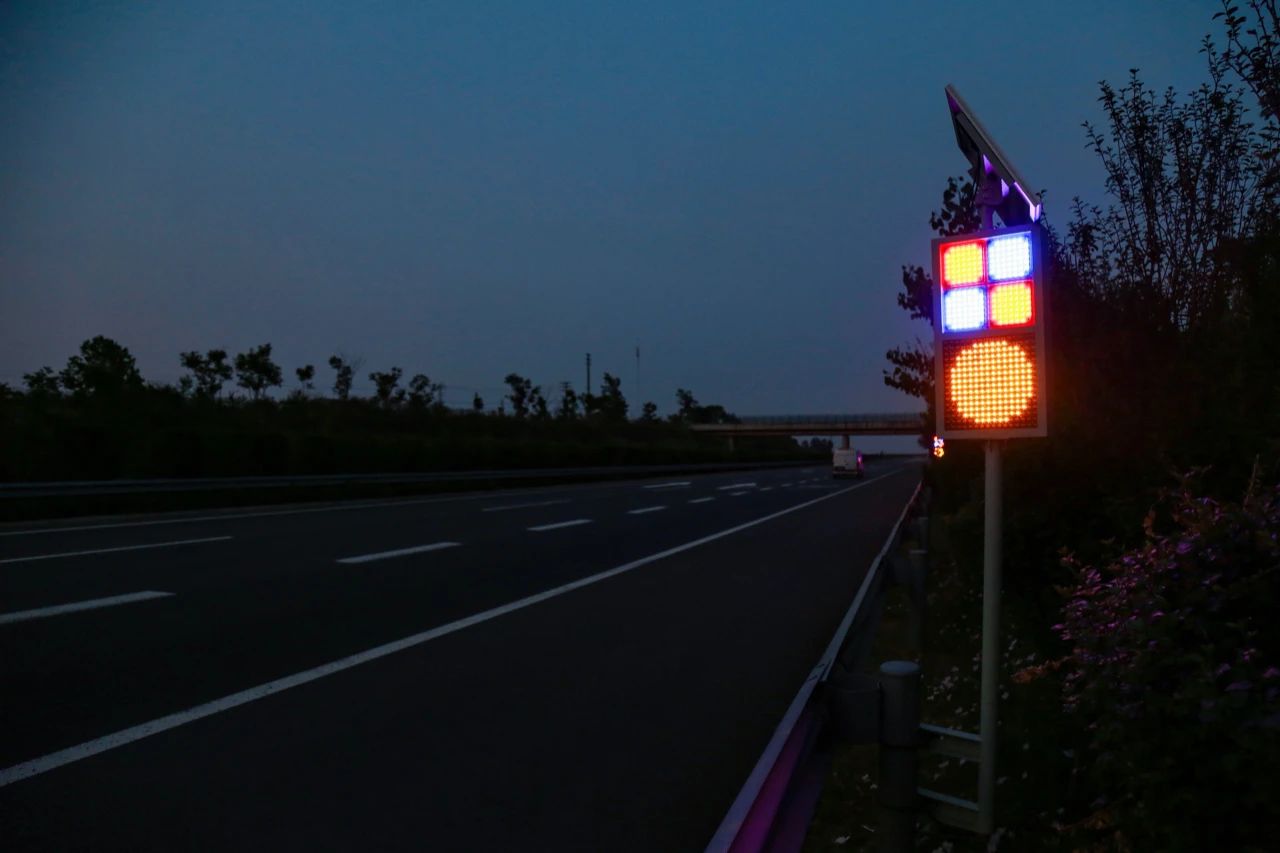 www.91（sī）,智能警示係（xì）統,賦能,寧（níng）宿徐高速,LED爆閃警示裝置（zhì）,低位（wèi）警示燈